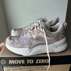 UGG LA Hills Sneakers